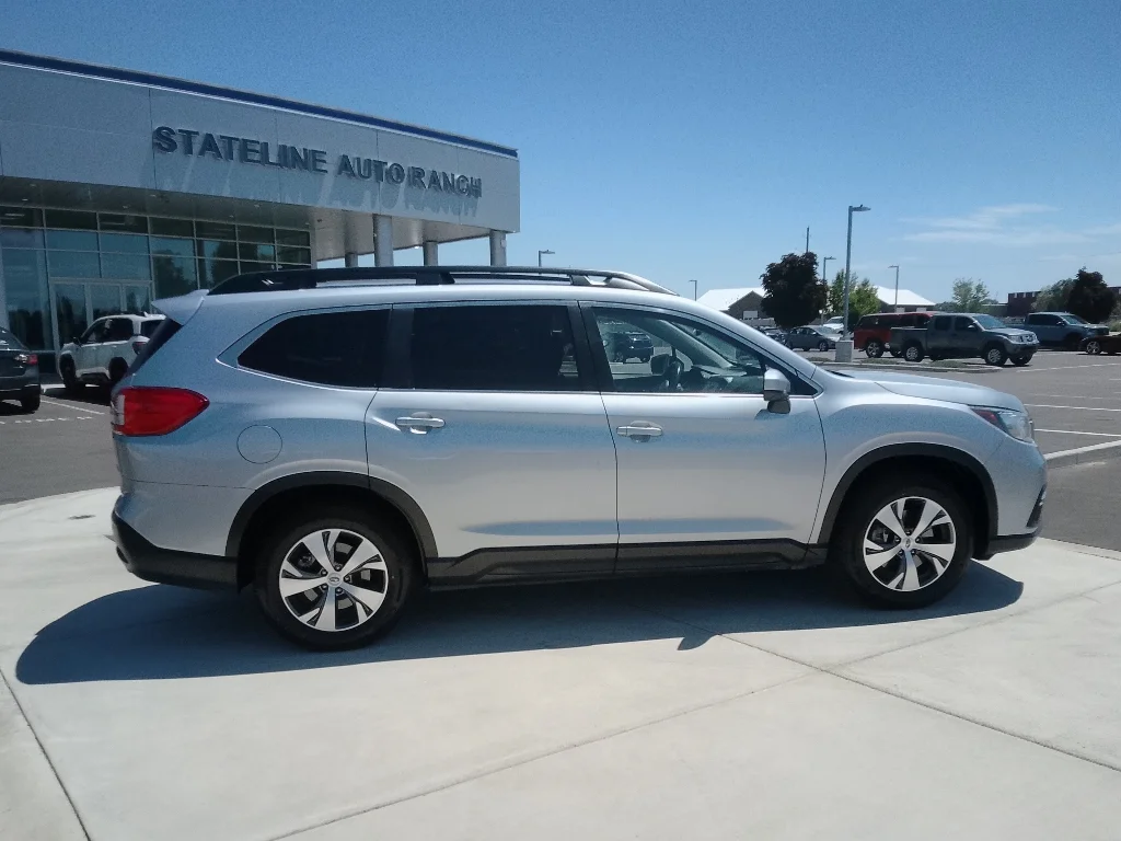 Used 2022 Ice Silver Metallic Subaru Premium image 2