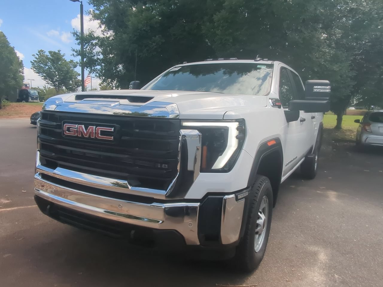 New 2026 Summit White GMC Pro image 4