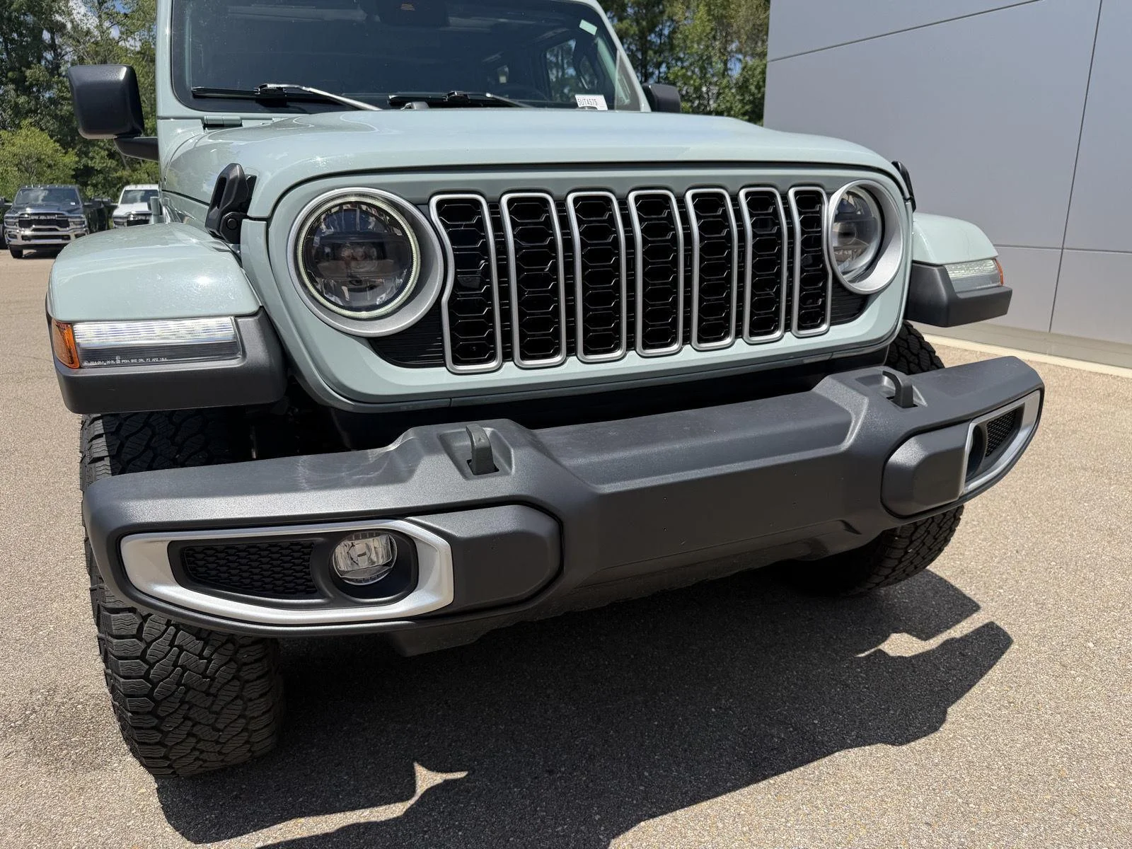 Used 2024 Earl Clearcoat Jeep Sahara image 21