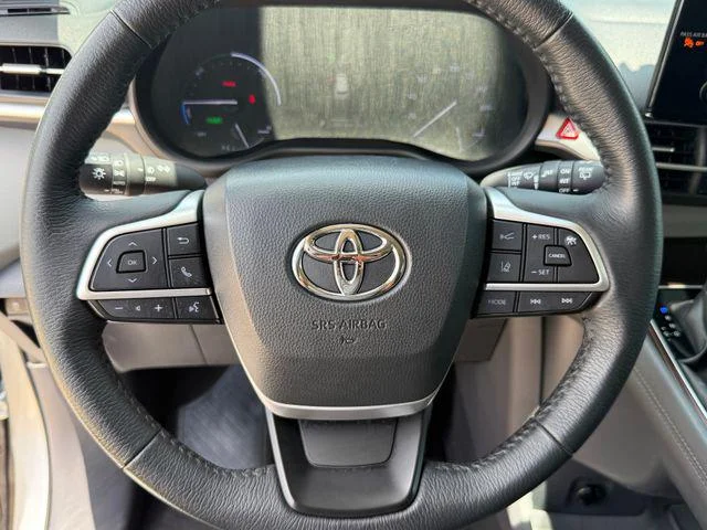Certified Used 2022 Silver Toyota XLE image 40