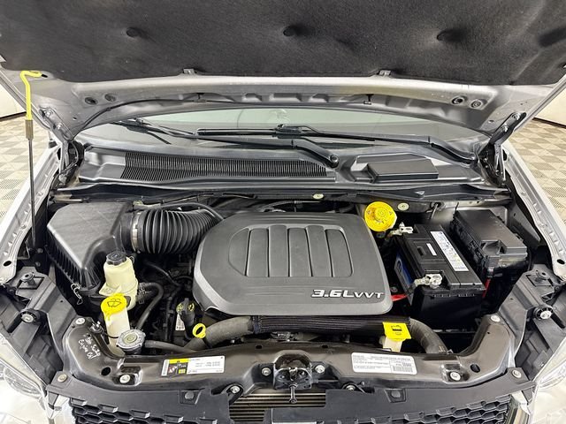 Used 2016 Silver Dodge SE image 30
