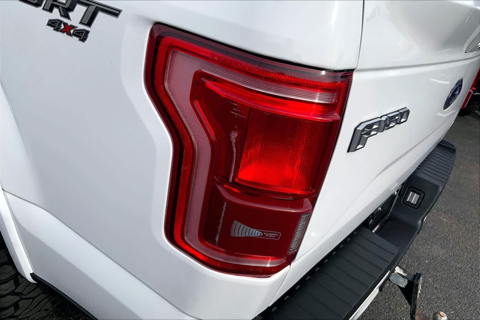 Used 2017 Oxford White Ford Lariat image 28
