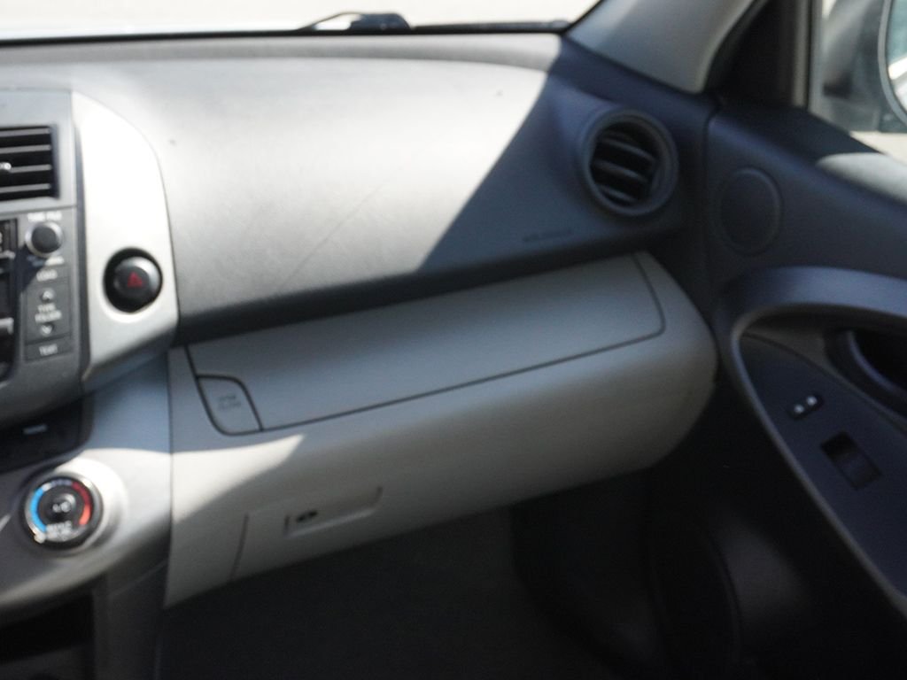 Used 2011 Silver Toyota Base image 32