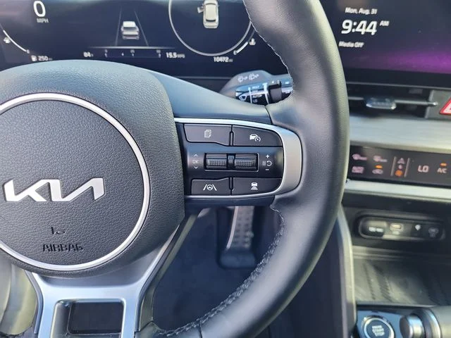 Used 2025 White Kia X-Pro Prestige image 25
