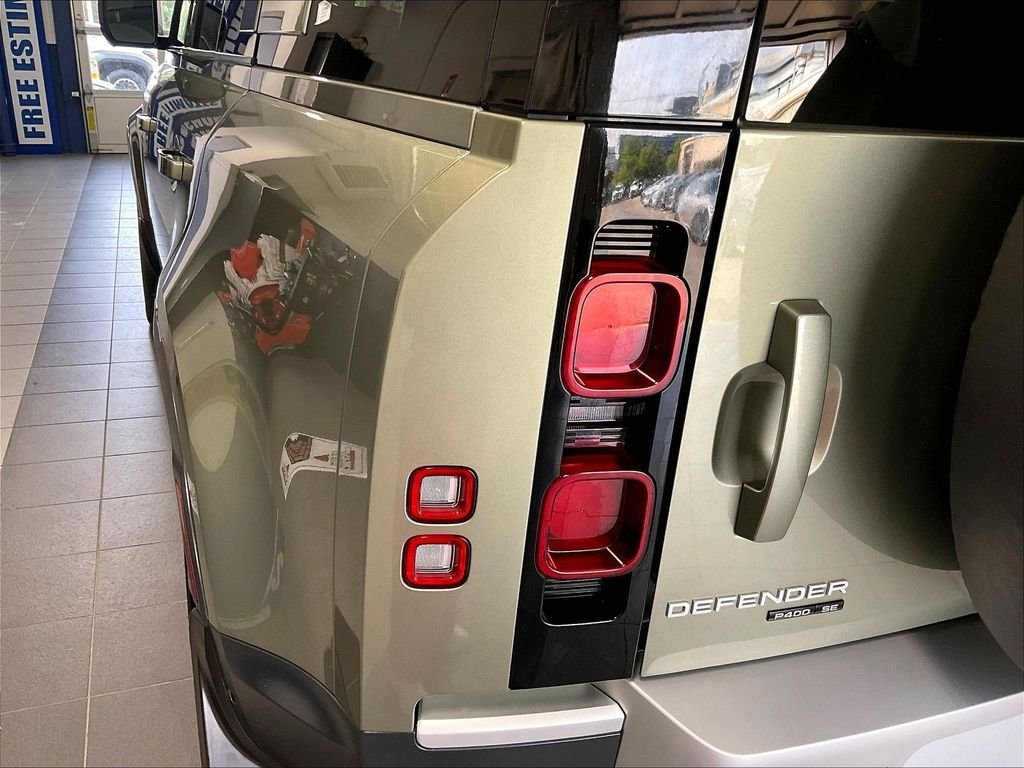 Used 2020 Green Land Rover SE image 34