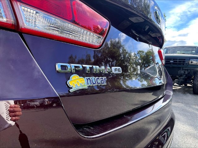 Used 2016 Purple Kia LX image 8