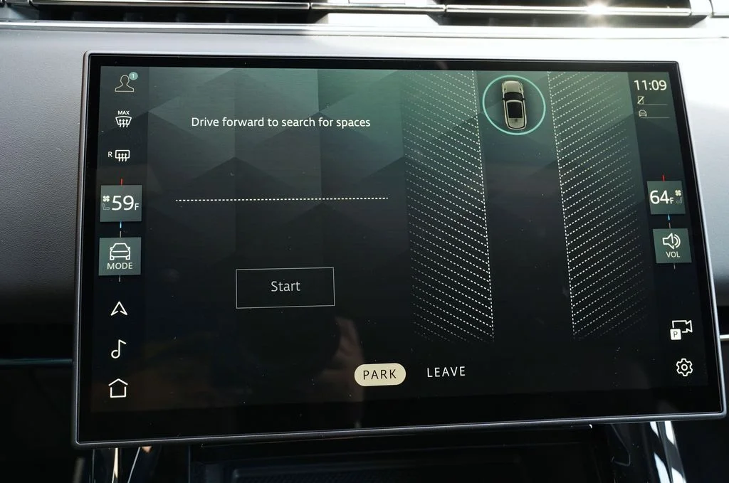 New 2026 Santorini Black Land Rover Dynamic SE image 26