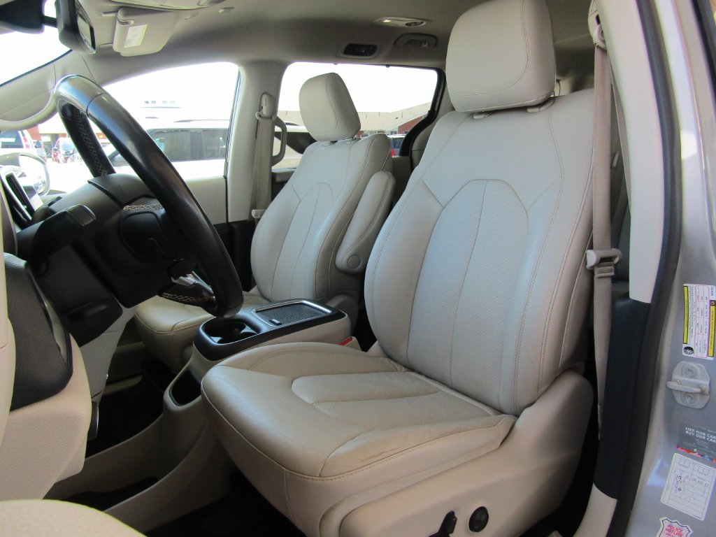Used 2021 Silver Chrysler Touring L image 22