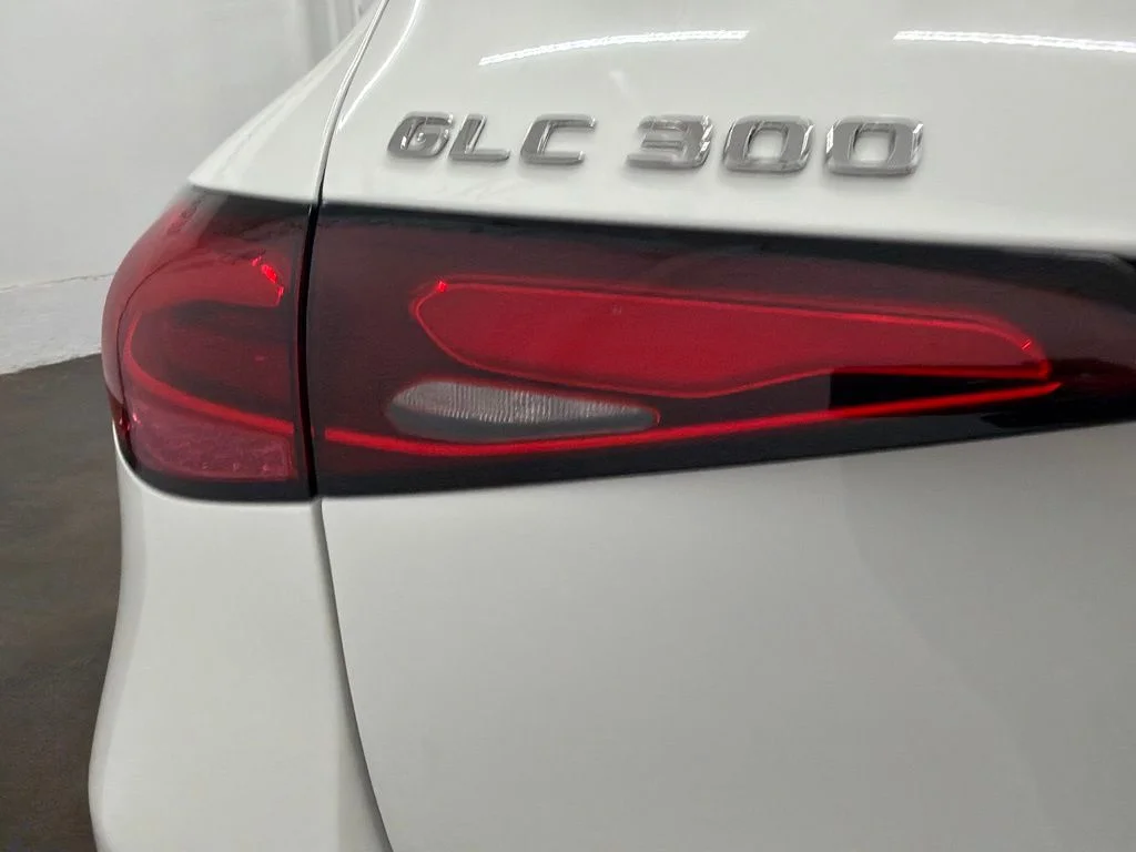 New 2027 White Mercedes-Benz GLC 300 image 11