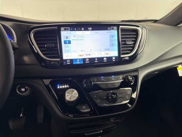 2026 Chrysler Voyager LX - Photo 17