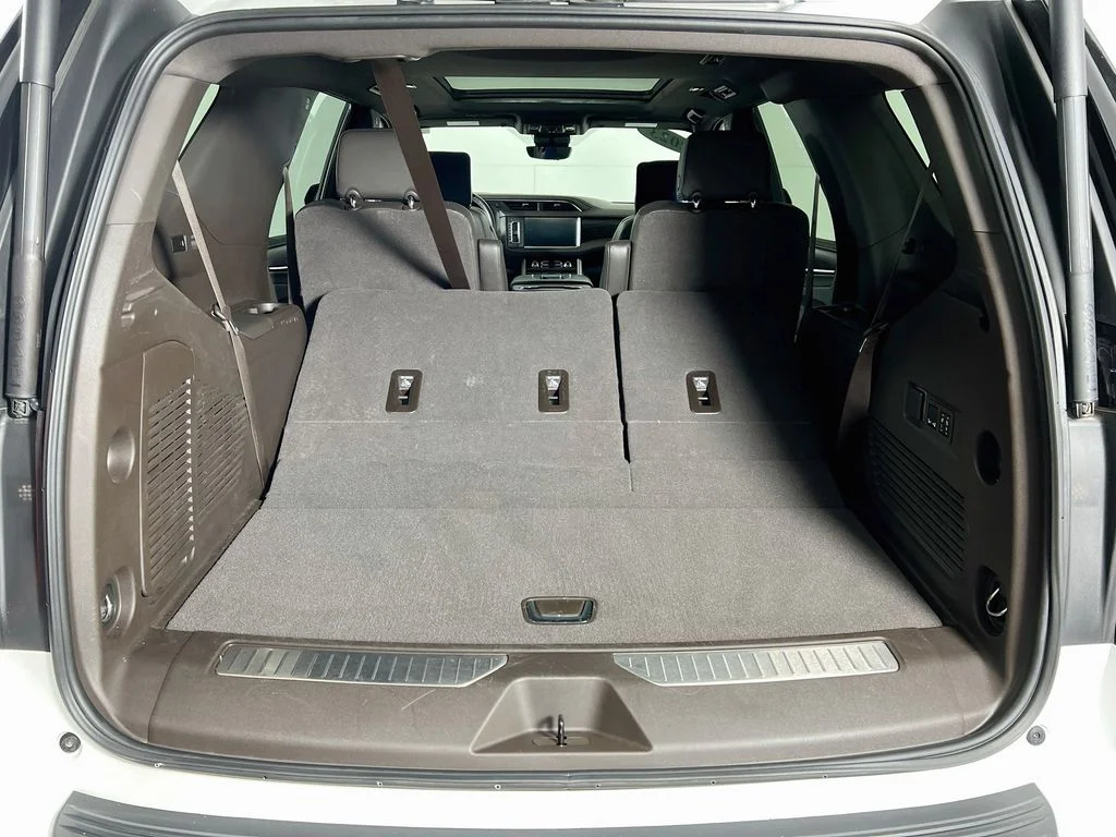 Used 2023 White GMC Denali image 28