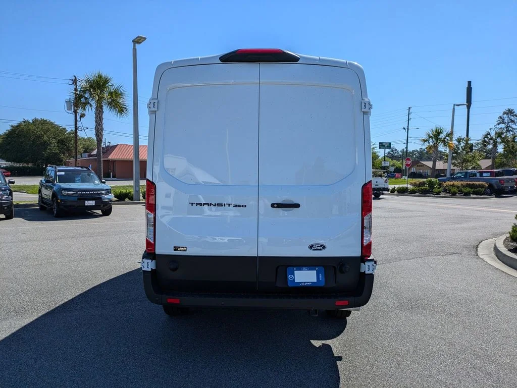 New 2026 Oxford White Ford Base image 5
