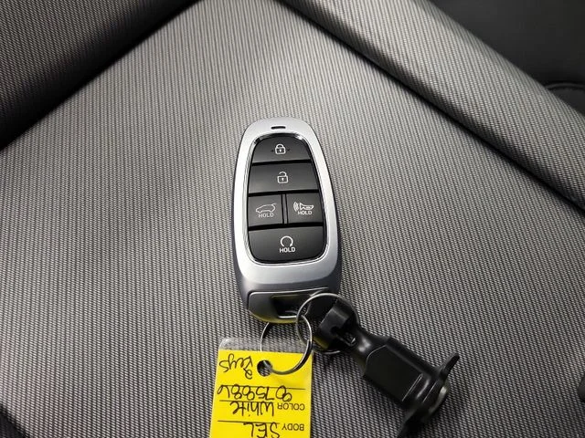 Used 2025 White Hyundai SEL Premium image 27