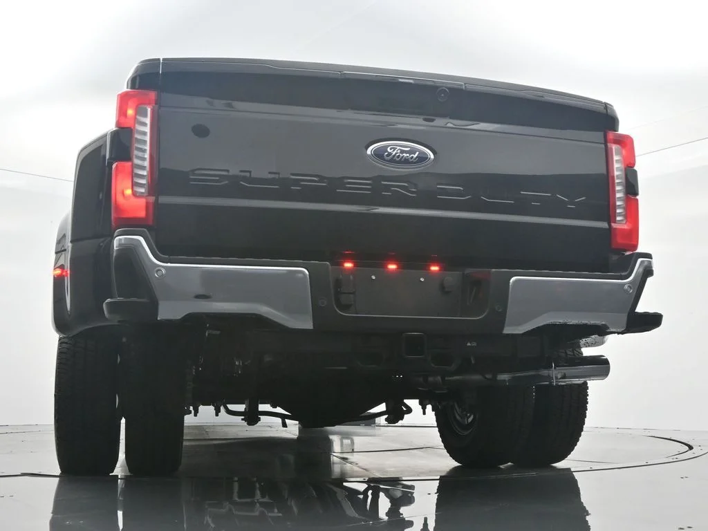 New 2026 Agate Black Metallic Ford F-350® Lariat® image 41