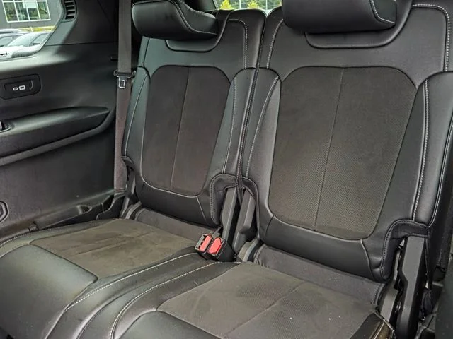 Used 2023 Red Jeep Altitude image 12