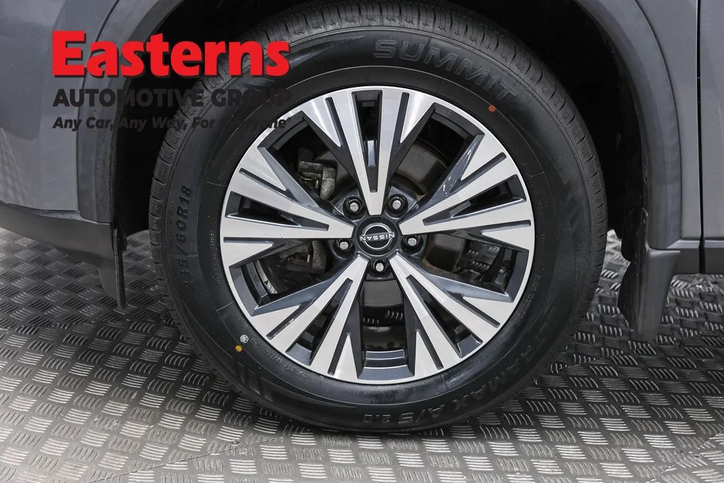Used 2023 Gray Nissan SV image 32