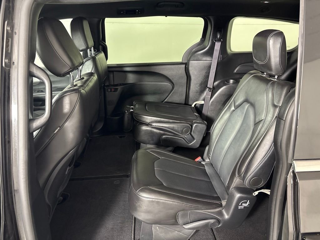 Used 2025 Black Chrysler Select image 25