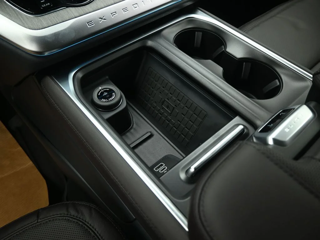 New 2025 Oxford White Ford Platinum image 16