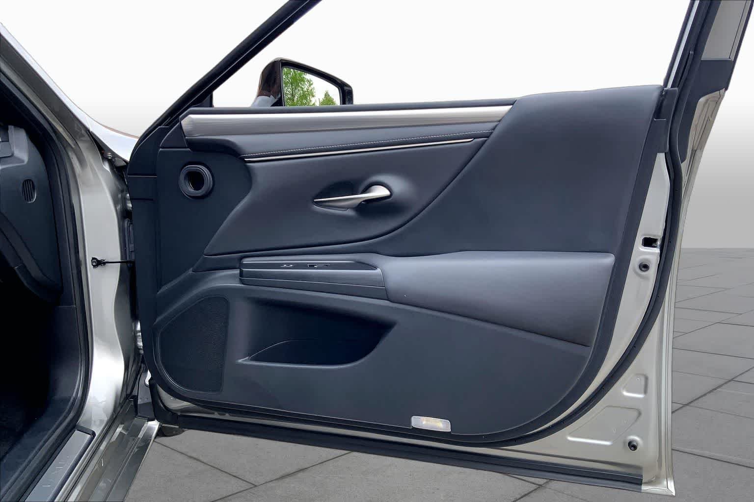 Used 2021 Atomic Silver Lexus F SPORT image 23