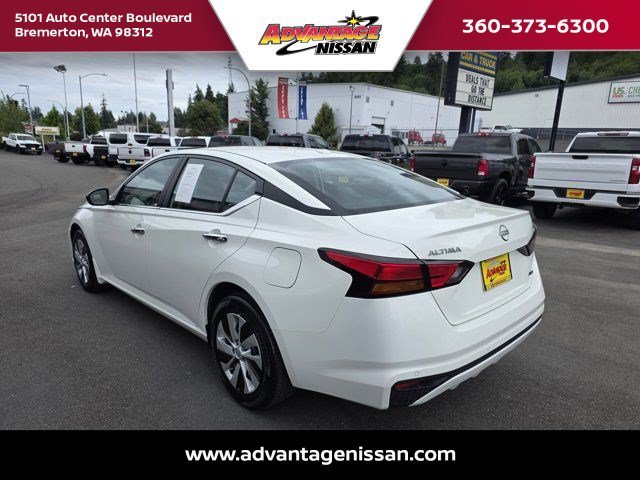 Used 2025 Glacier White Nissan S image 3