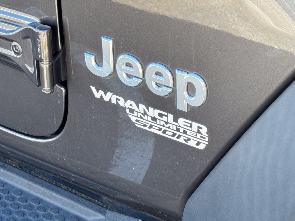 Used 2018 Crystal Metallic Jeep Unlimited Sport S image 3