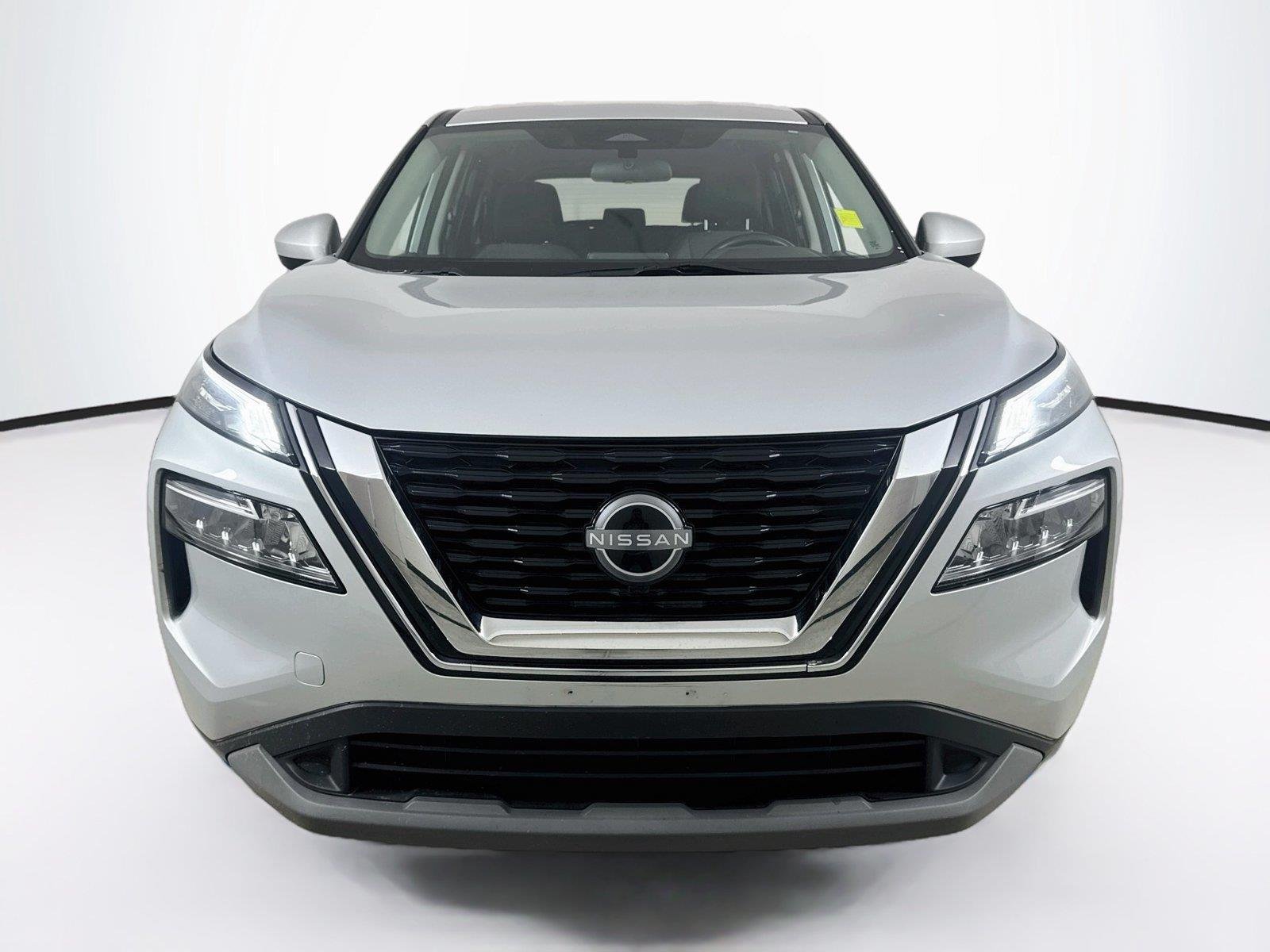 Used 2023 Super Black Nissan SV image 4