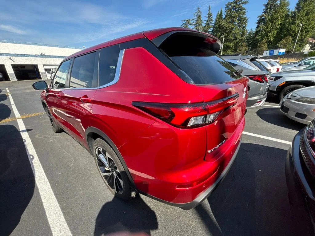 Used 2022 Red Mitsubishi ES image 5