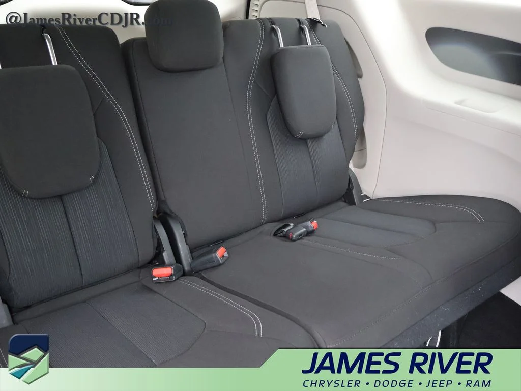 Used 2023 White Chrysler LX image 12
