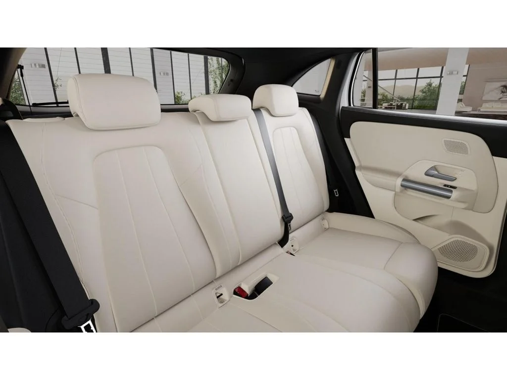 New 2026 White Mercedes-Benz GLA 250 image 5