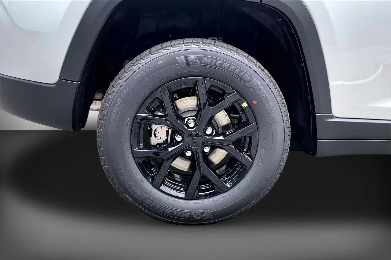 New 2026 Silver Zynith Jeep Altitude image 34