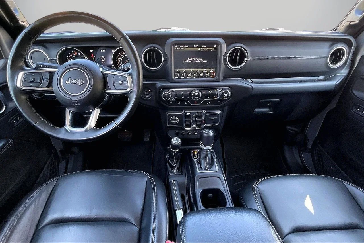 Certified Used 2018 Silver Jeep Sahara image 16