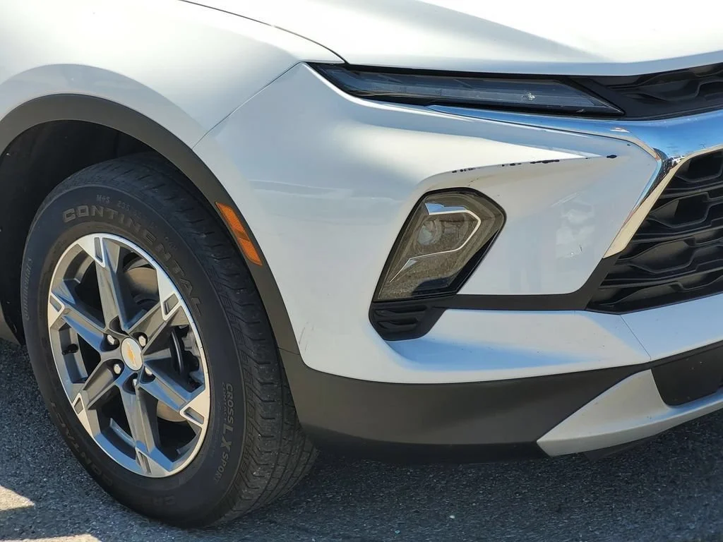 Used 2025 Summit White Chevrolet 2LT image 9