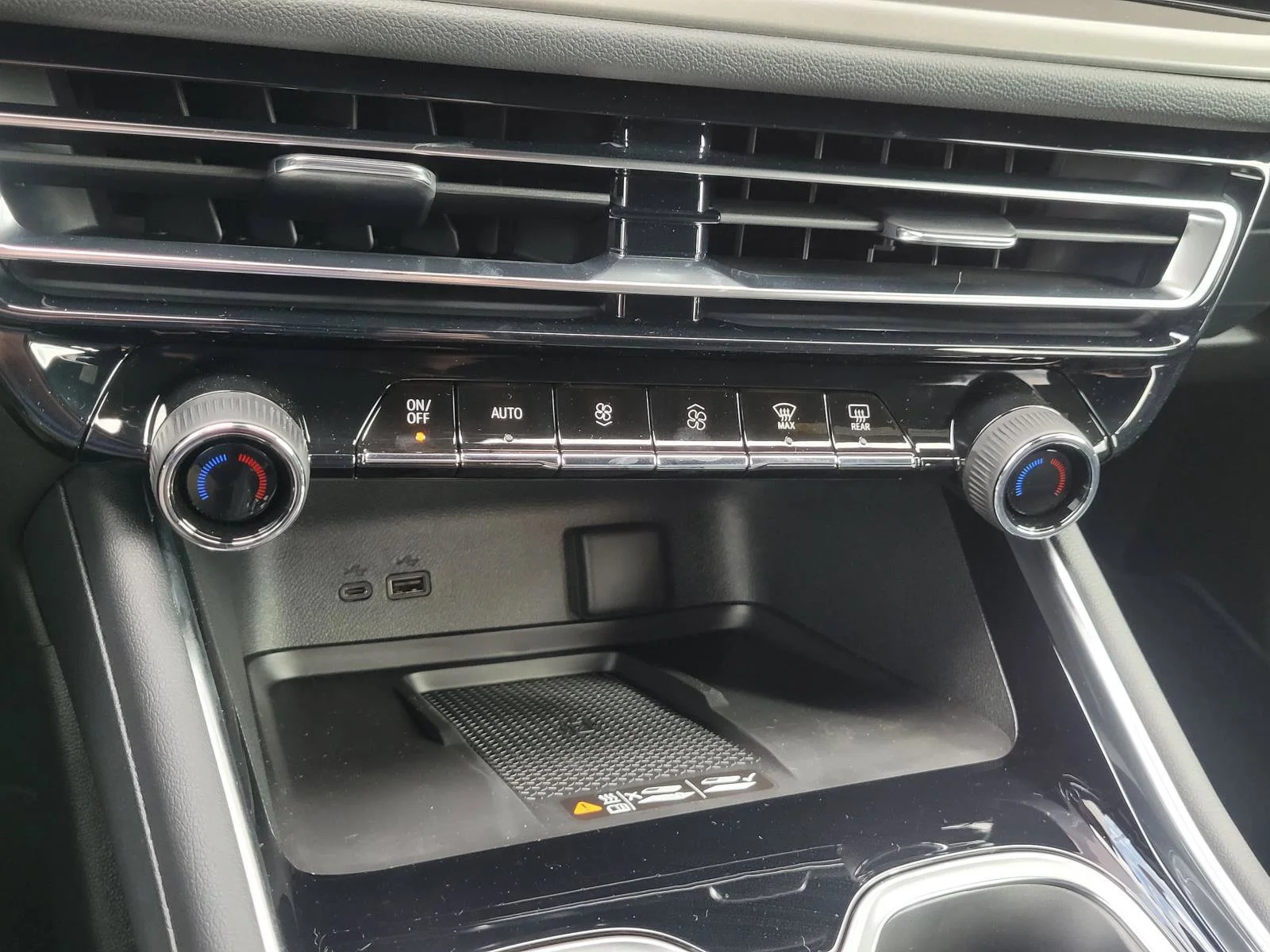 2027 Chevrolet Traverse LT - Photo 20