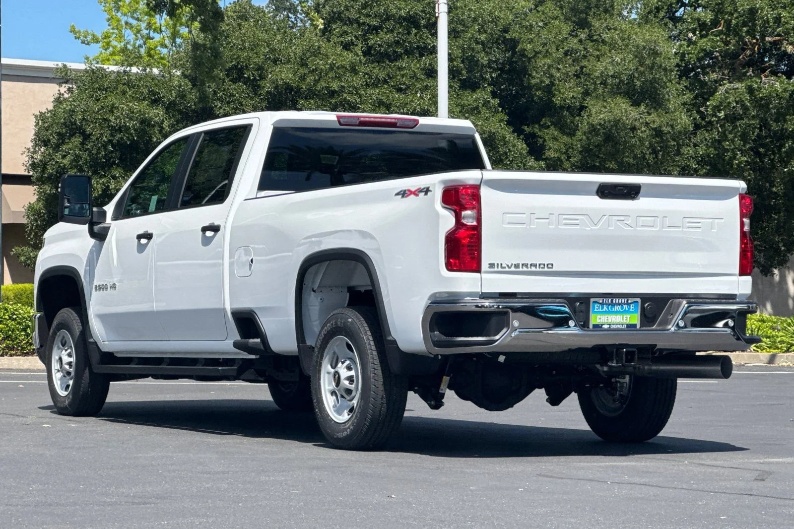 New 2026 Summit White Chevrolet WT image 5