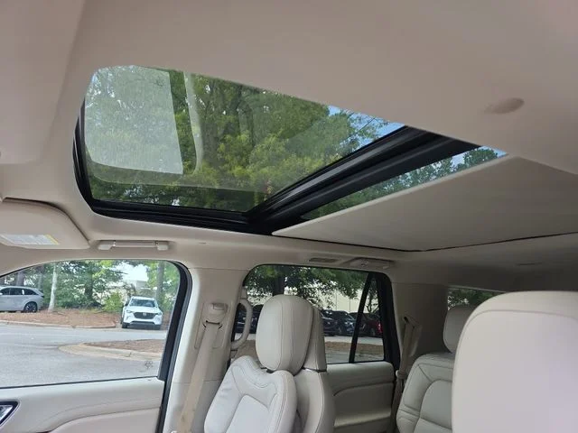Used 2020 White Lincoln Reserve image 22