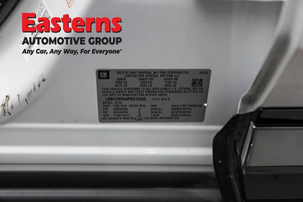 Used 2023 White Buick Essence image 35