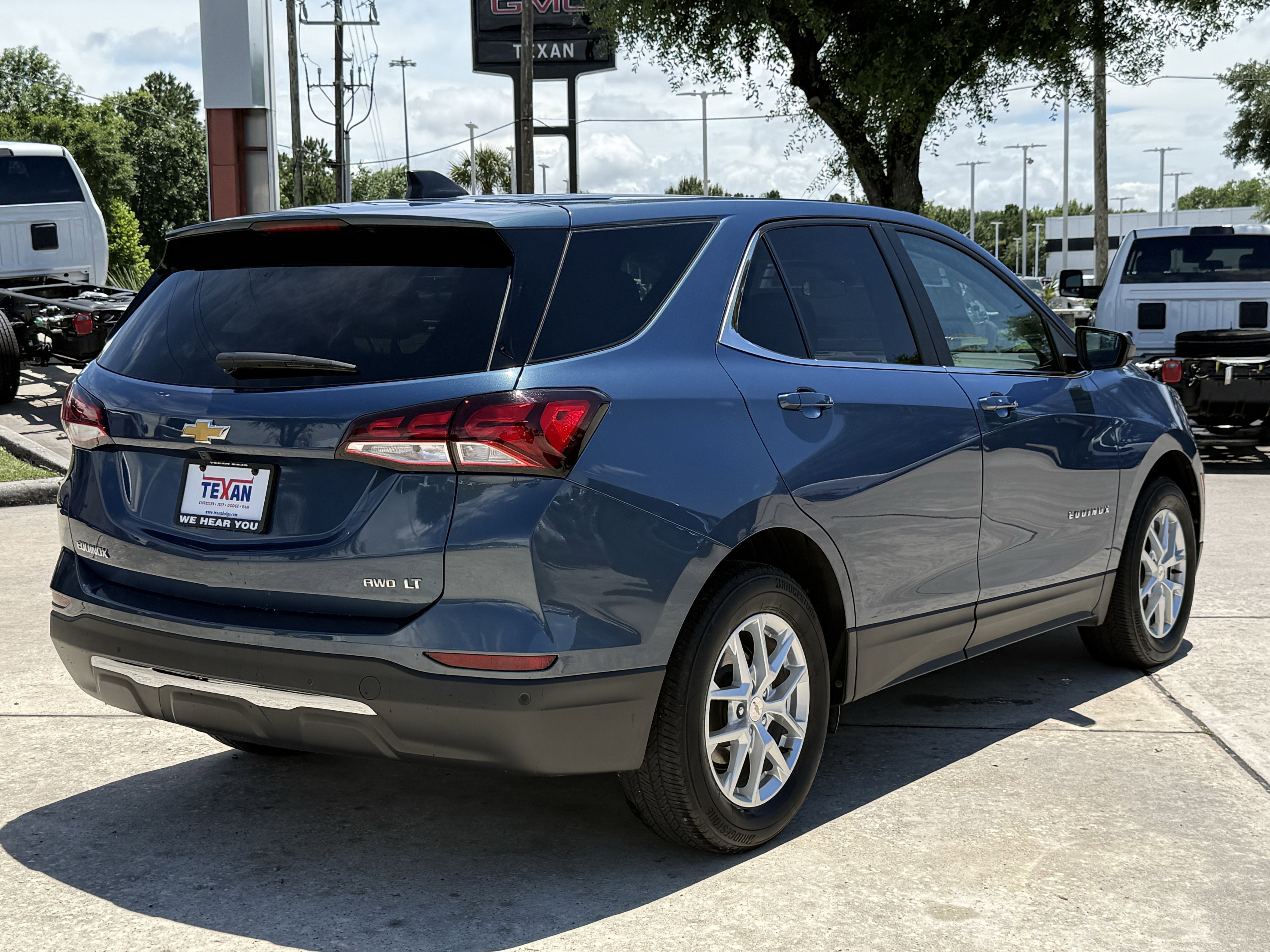 Used 2024 Lakeshore Blue Metallic Chevrolet  image 4
