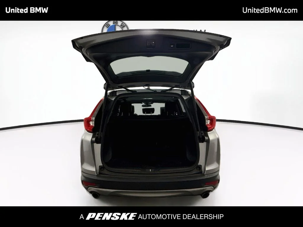 Used 2018 Lunar Silver Metallic Honda Touring image 21