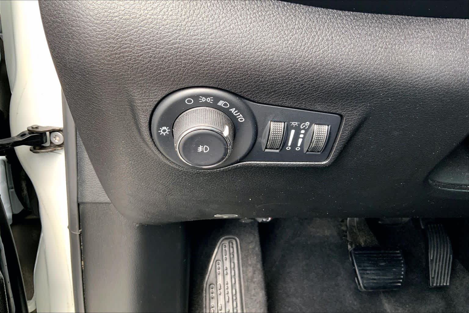 Used 2022 Bright White Clearcoat Jeep Trailhawk image 35