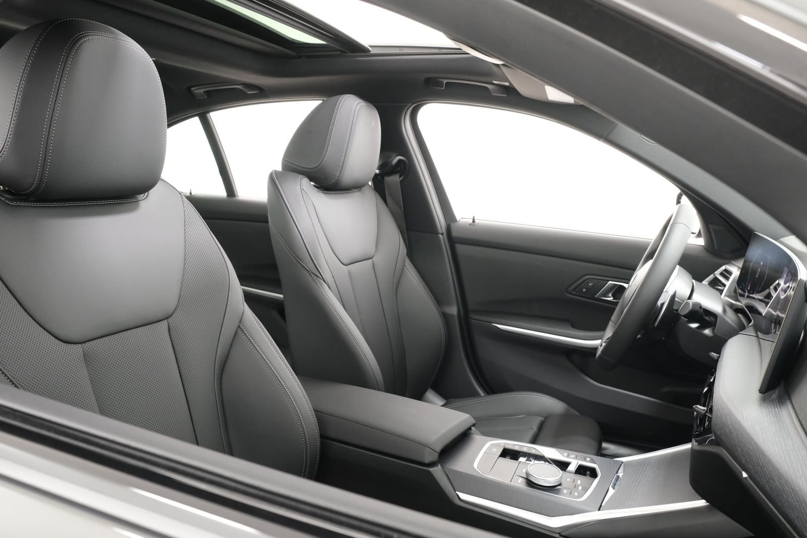 New 2026 Dravit Grey Metallic BMW 330i xDrive image 70
