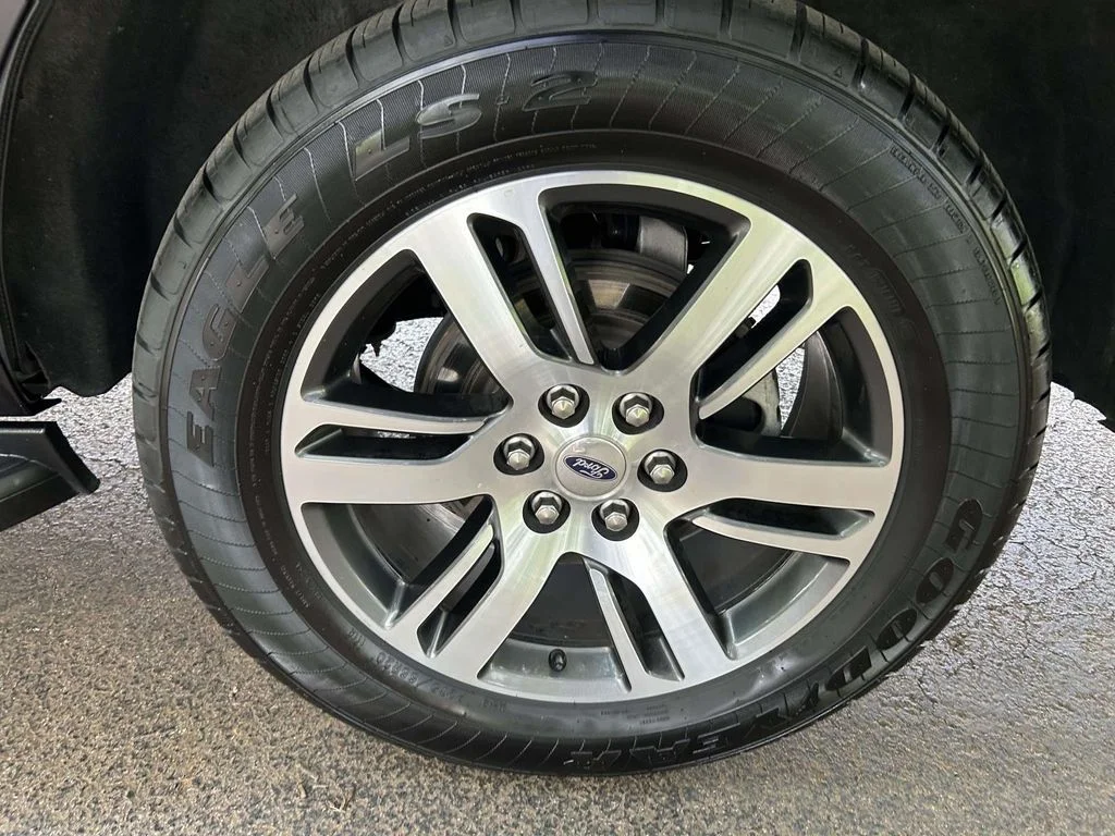 Used 2024 Black Ford Limited image 7