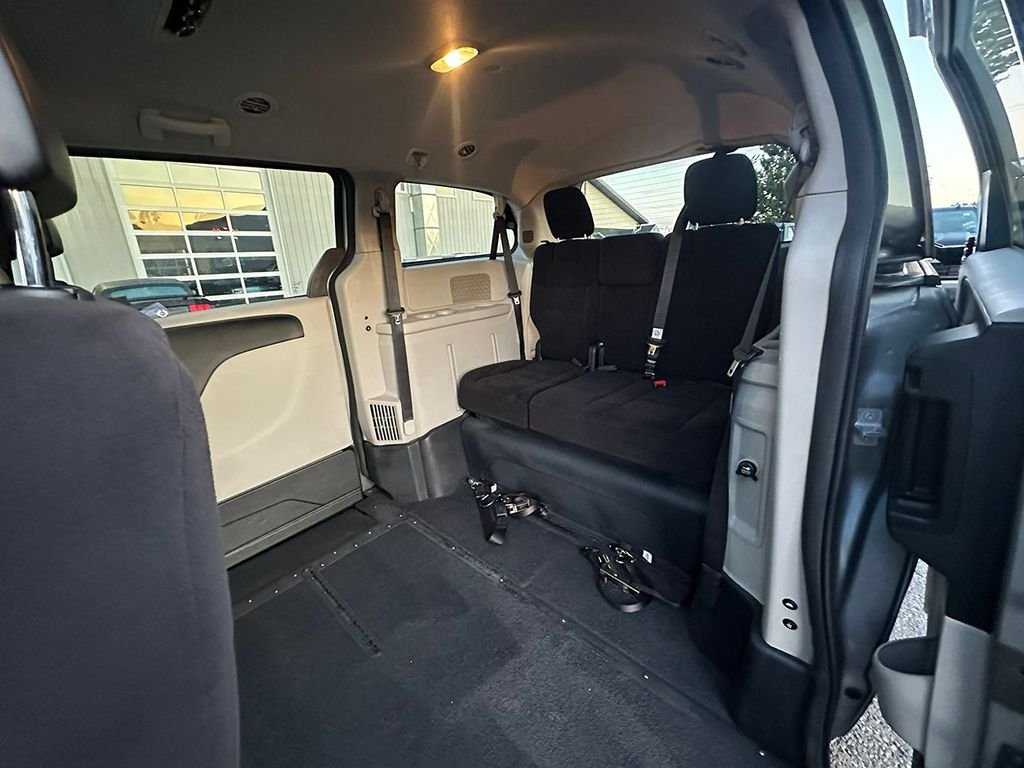 Used 2014 Silver Dodge Wheelchair Accessible- SXT image 21