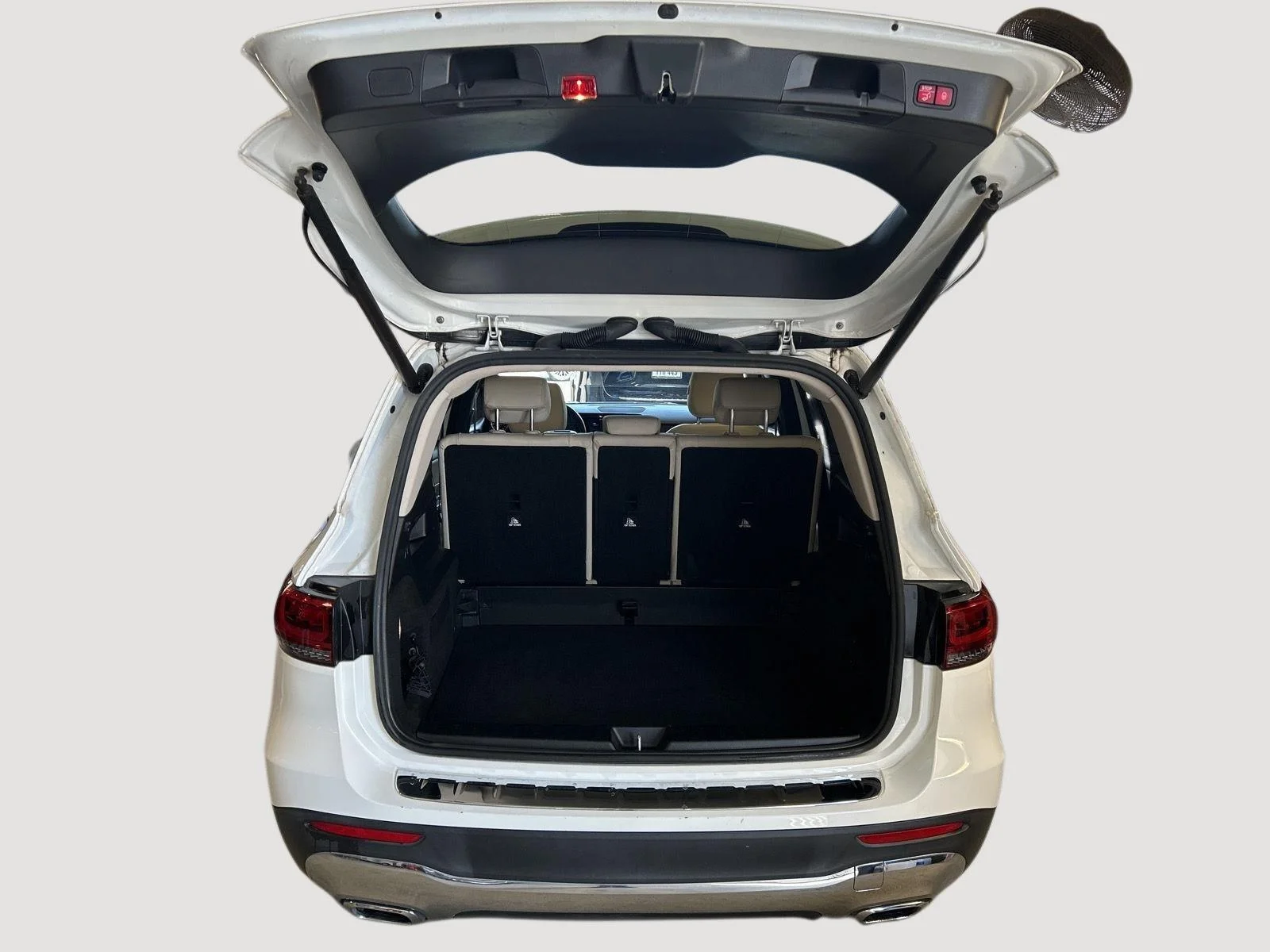 Used 2022 Polar White Mercedes-Benz GLB 250 image 28