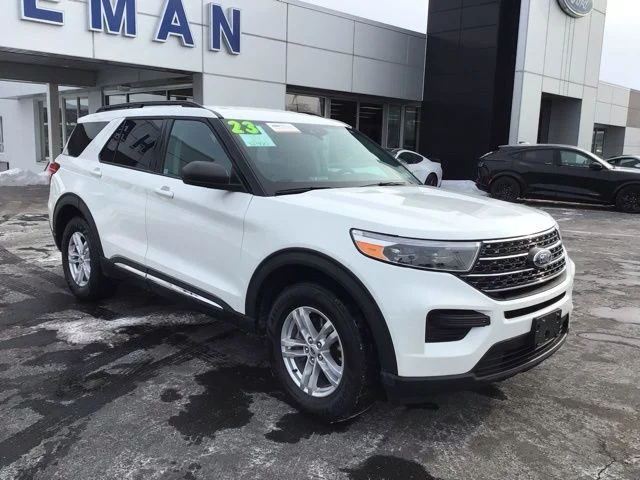 2023 Ford Explorer XLT 4WD's photo