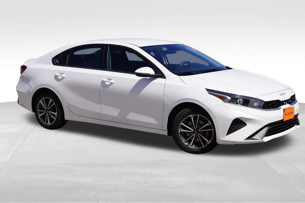 Used 2023 Snow White Pearl Kia LXS image 2