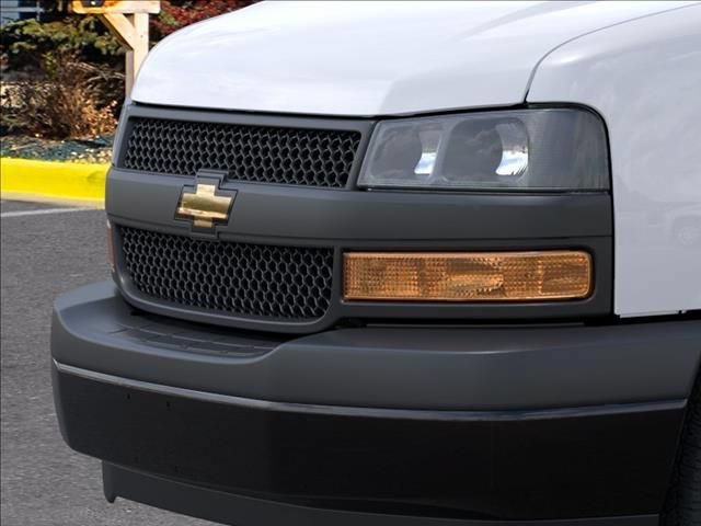 New 2026 Summit White Chevrolet WT image 13