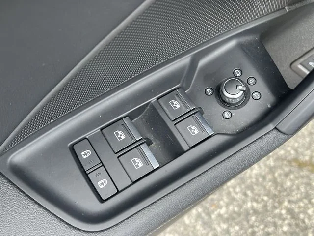 Used 2024  Audi 40 Premium image 33