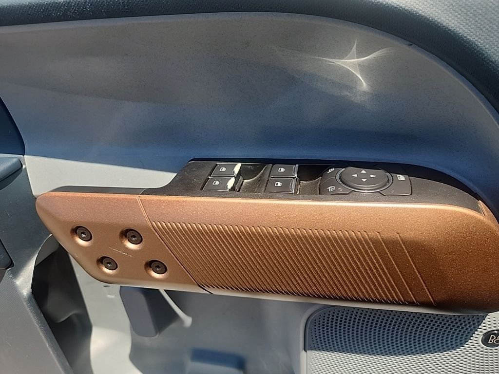 Used 2022  Ford Lariat image 25