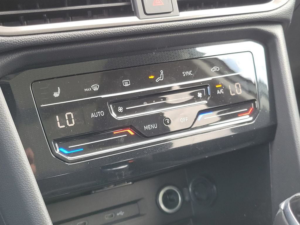 New 2026 White Volkswagen 1.5T SE Black image 17