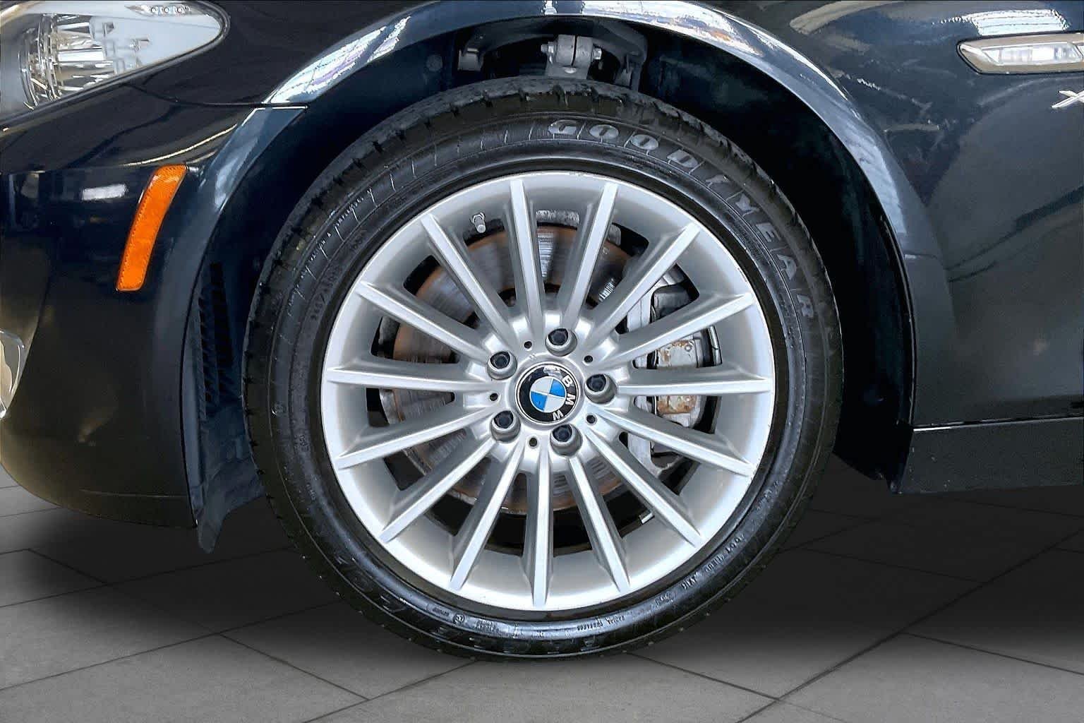 Used 2012 Black Sapphire Metallic BMW 535i xDrive image 9
